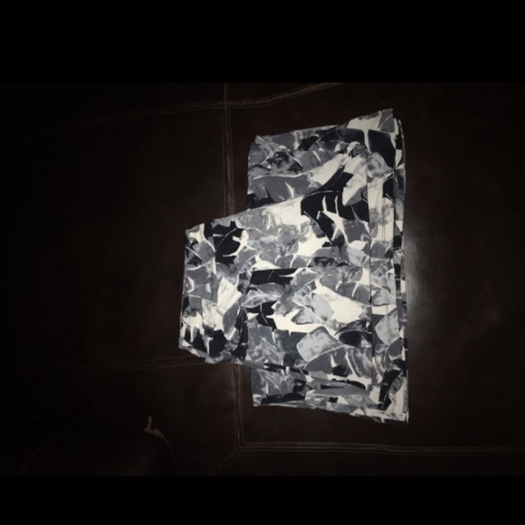 CATO White Black Grey Wide Leg Pants 18/20W 95% Polyester & 5% Spandex - Picture 2 of 2